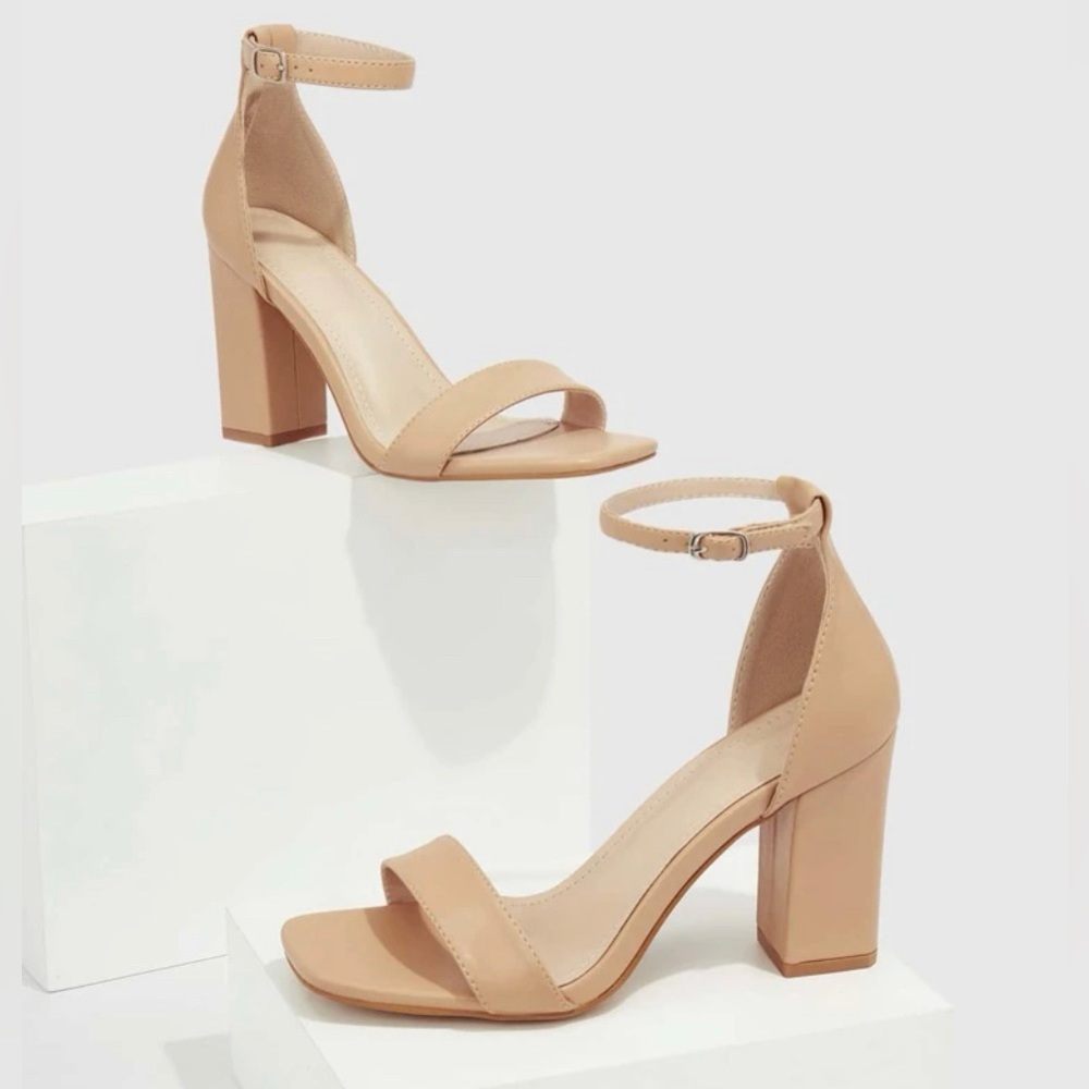 Woman Heeled Sandals size 6